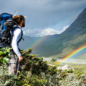 16-Fluss, mäandernd, rapaädno, rapadalen, regenbogen, Sarek.jpg